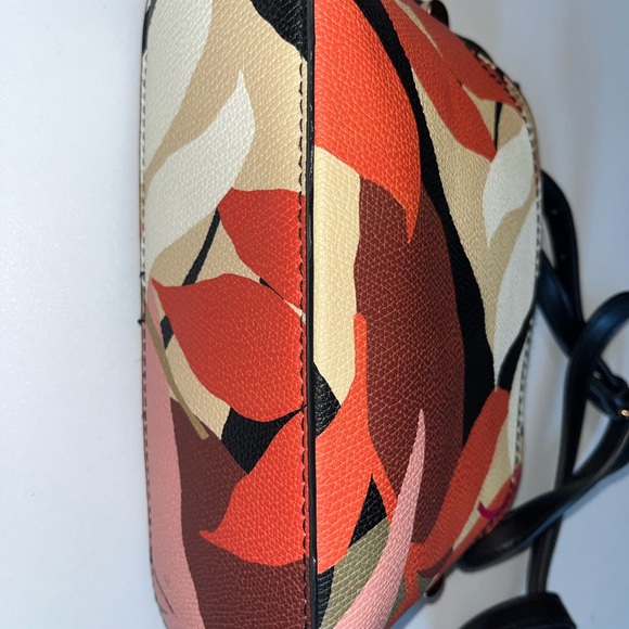 Floral Patterned Shoulder Bag - Picture 4 of 10